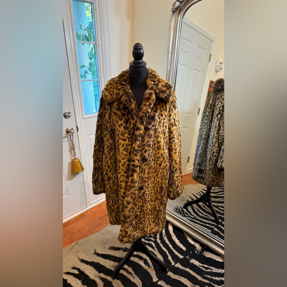 JCREW LEOPARD PRINT FAUX FUR COAT ♥︎
• 90’S VIBES • GRUNGE • VINTAGE •